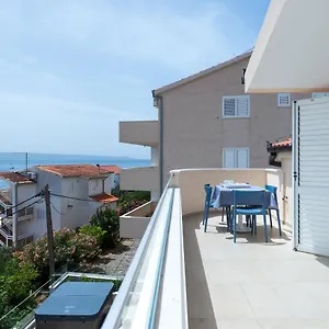 Spacious Modern Miljak - 1min To The Trogir